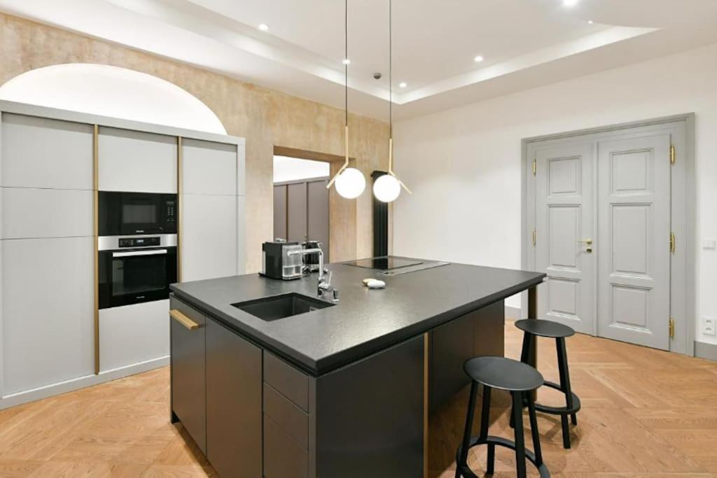 Lejlighed Luxury Old Town Apt, Parking